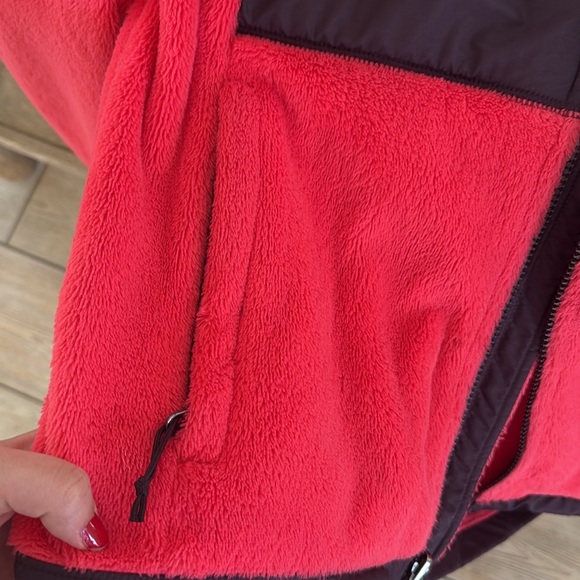 North face - Picture 4 of 4